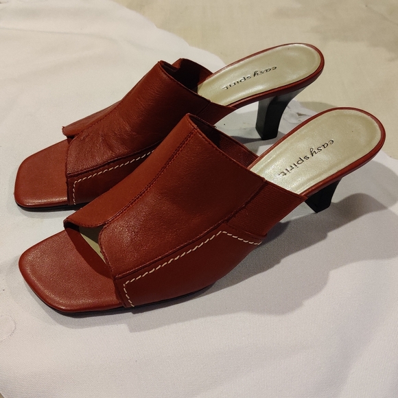 Red 8.5w Easy Spirit Heels - Picture 3 of 5